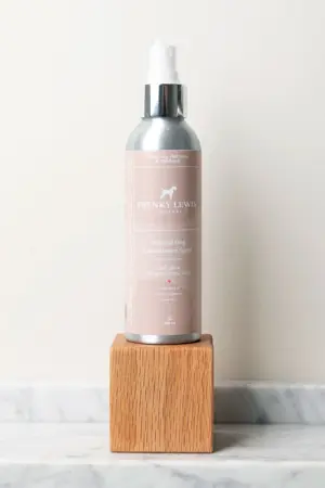 Frenky Lewis Dog Conditioner & Dry Shampoo Sandelwood, Jasmine & Vanille 150ml sfeer