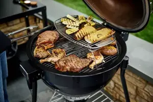 Weber Barbecue Summit Kamado E6 in gebruik